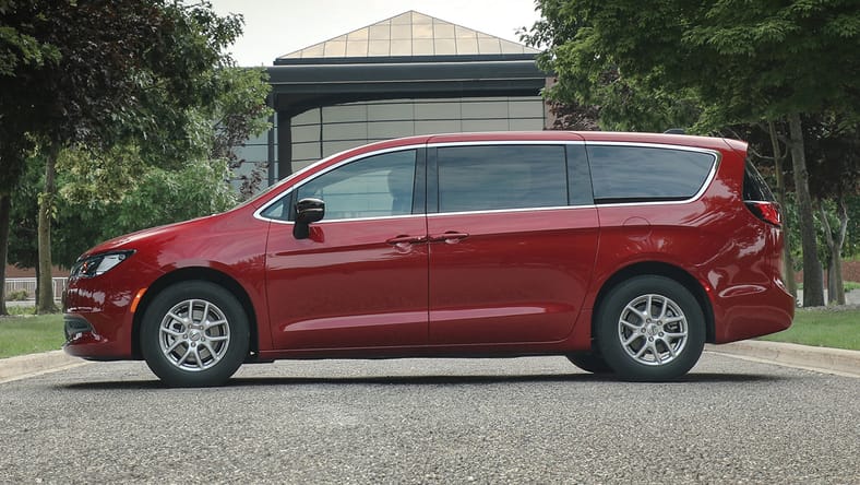 2025 Chrysler Voyage