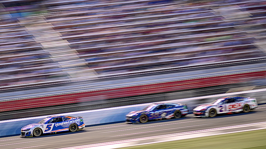 justin allgaier hendrick motorsports car