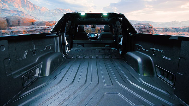 Chevrolet Silverado EV Multi-Flex Midgate