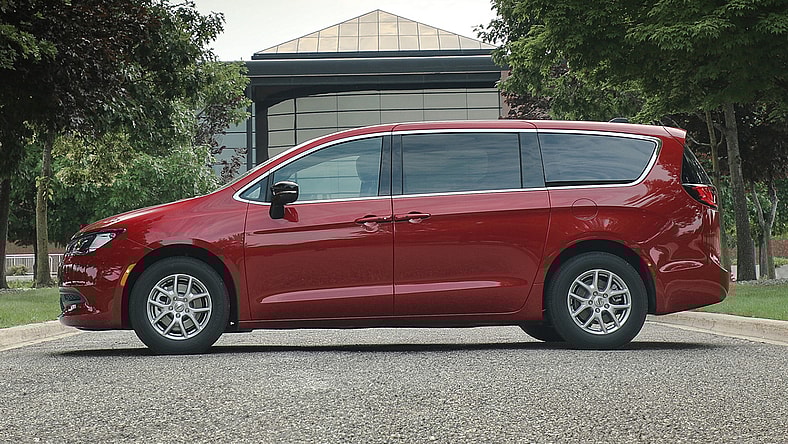 2025 Chrysler Voyage
