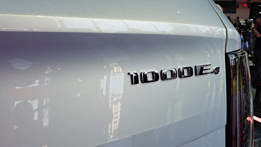 escalade 1000 badge