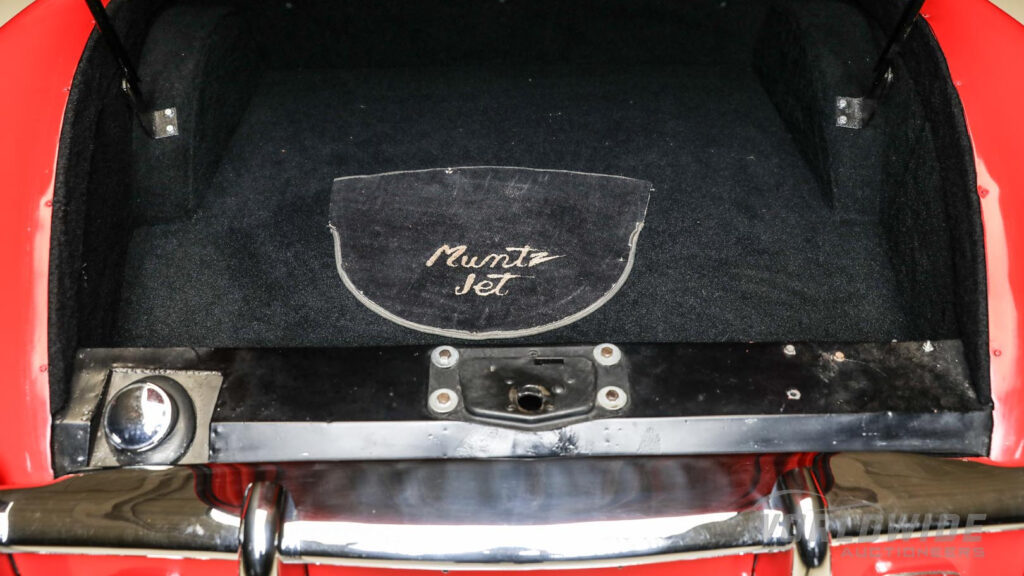 muntz jet trunk