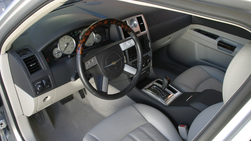 chrysler 300 cabin