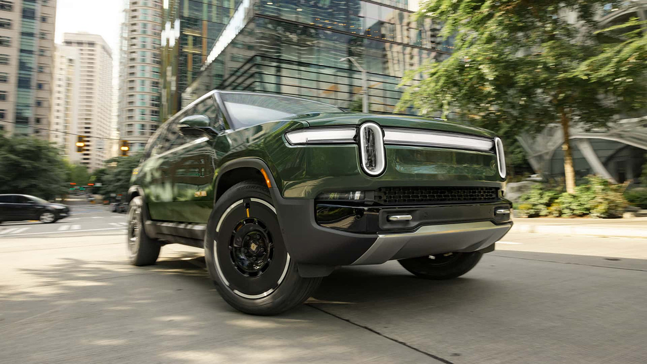 The Rivian R1S Has A Built-In Traffic Cop