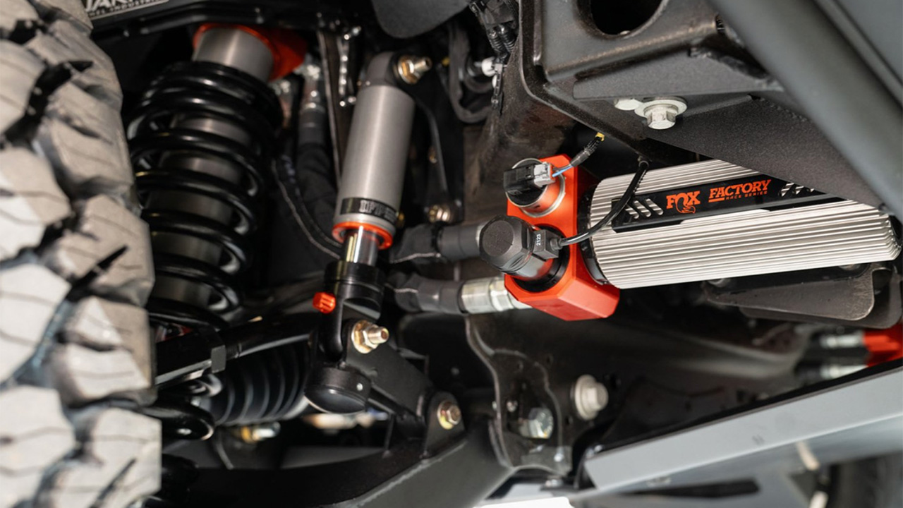 The 700 HP Fox Factory Silverado 1500 Is The Ford F-150 Raptor R ...