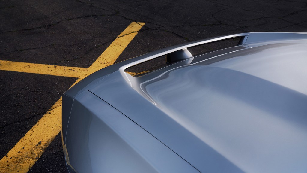 charger r wing