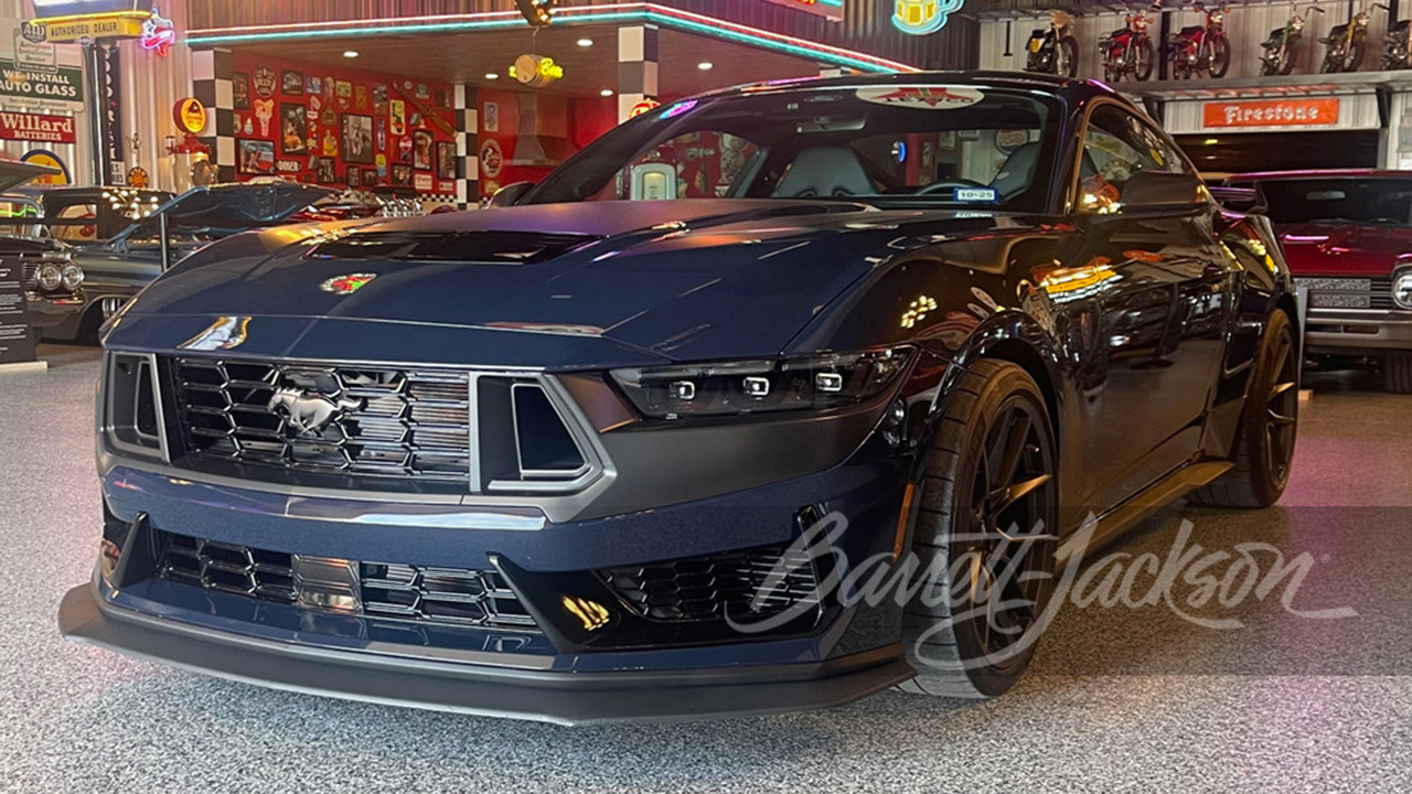 Ford Mustang Dark Horse