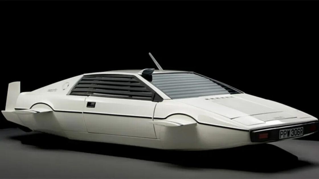 James Bonds's Lotus Submarine