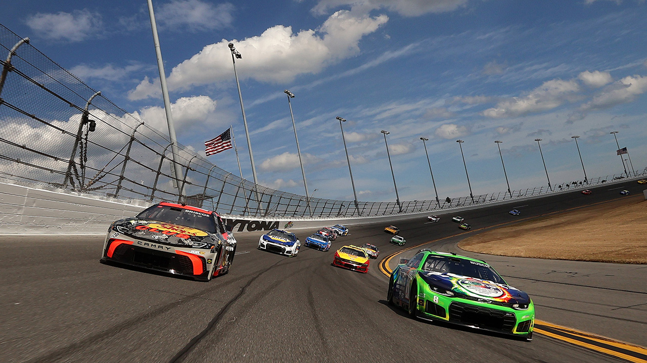 Chase Briscoe and Kyle Busch leading the Daytona 500 field.