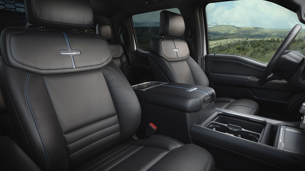 Ford F-550 Chassis Cab Platinum interior
